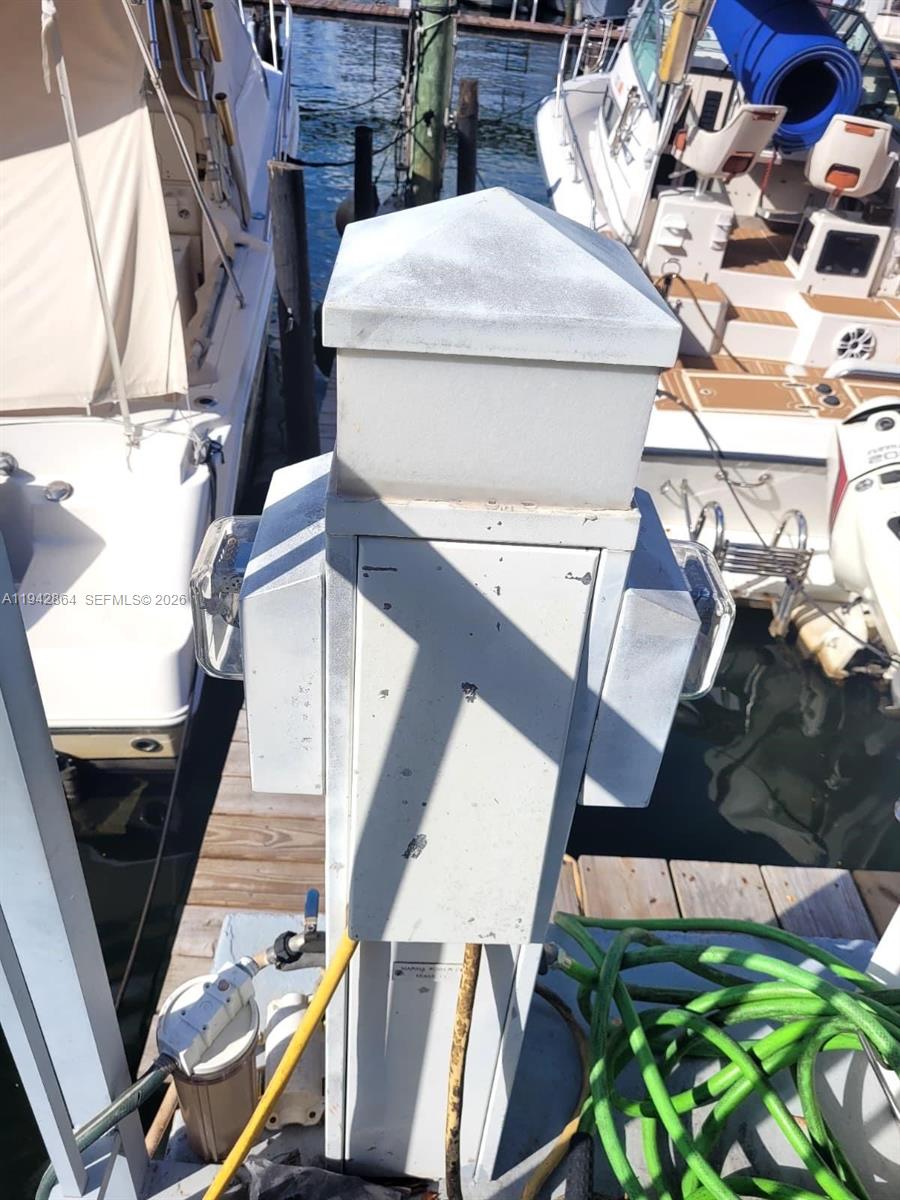 RIVER RUN YACHT CLUB COND - Land