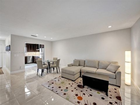 207 Cape Cod Cir Lake Worth FL 33467