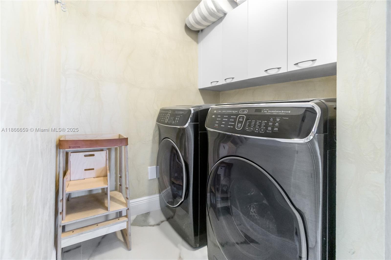 TDR TOWER III CONDO - Residential