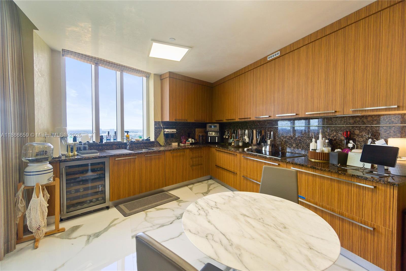 TDR TOWER III CONDO - Residential