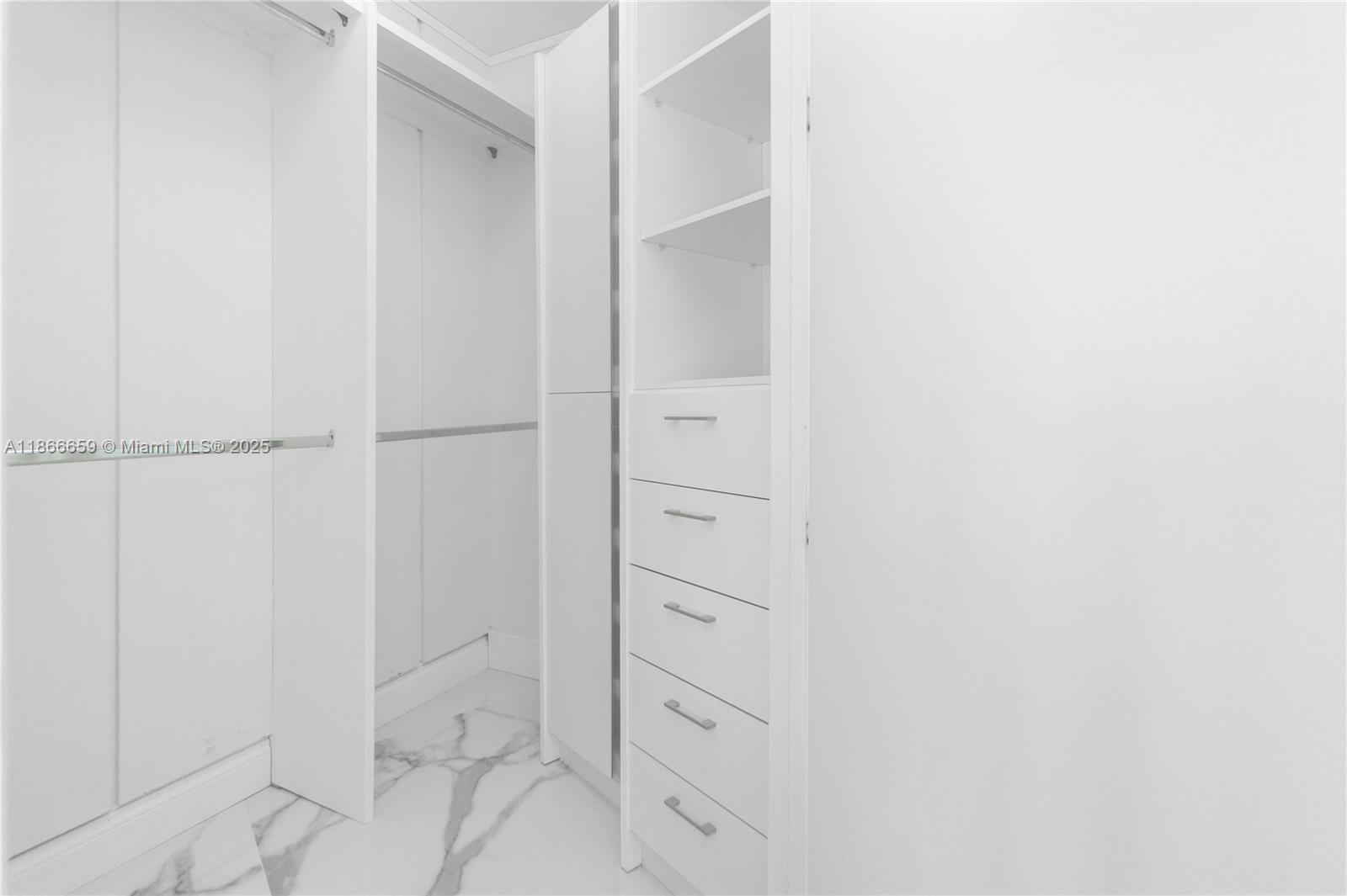 TDR TOWER III CONDO - Residential