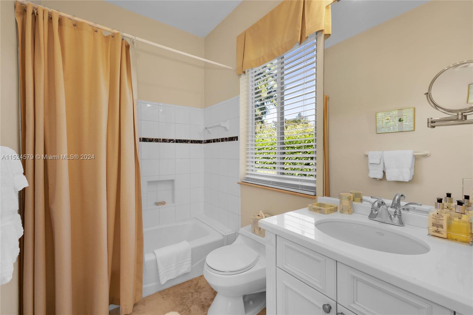 PINE BAY ESTATES SOUTH - Residential