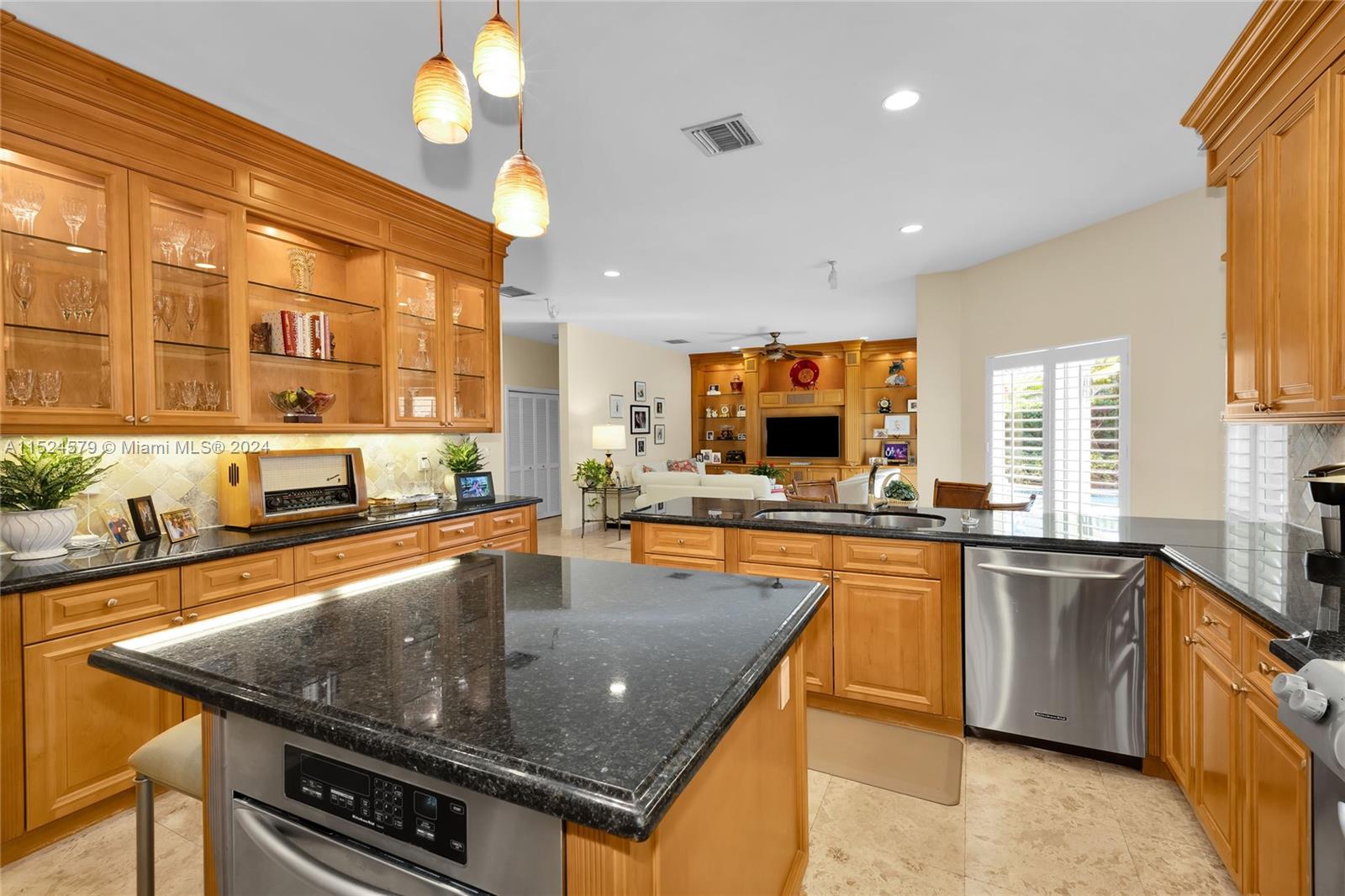 PINE BAY ESTATES SOUTH - Residential