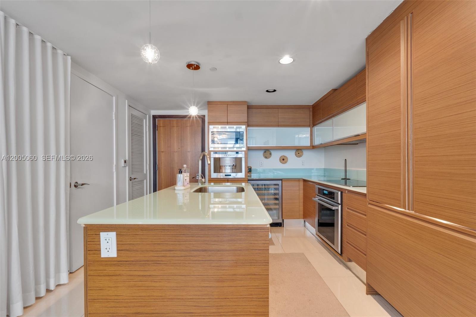 5875 Collins Ave 604