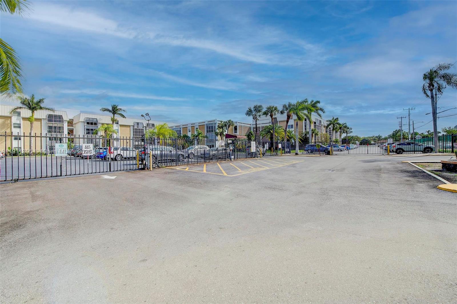 RIVER SHORES CONDO - Residential