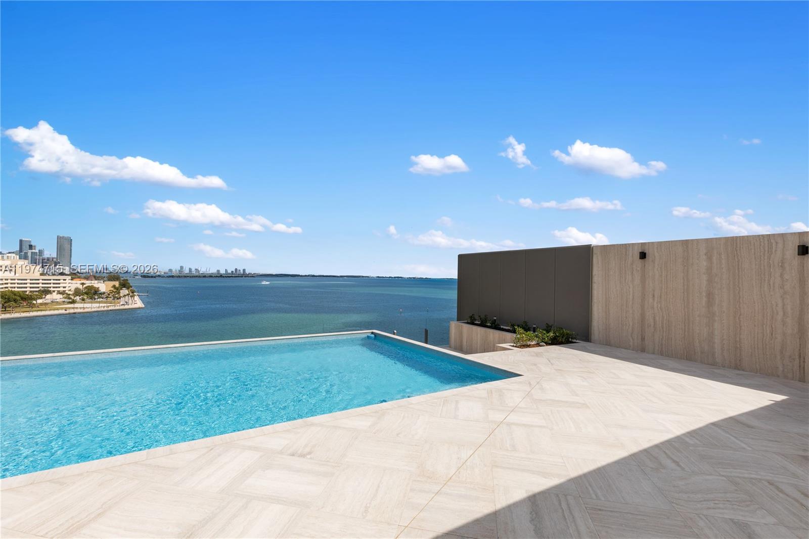 Vita Grove Isle - Residential