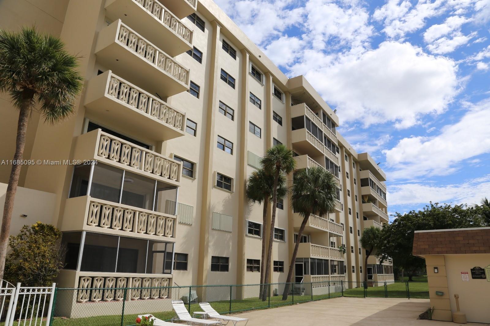 CANONGATE CONDO NO ONE - Residential