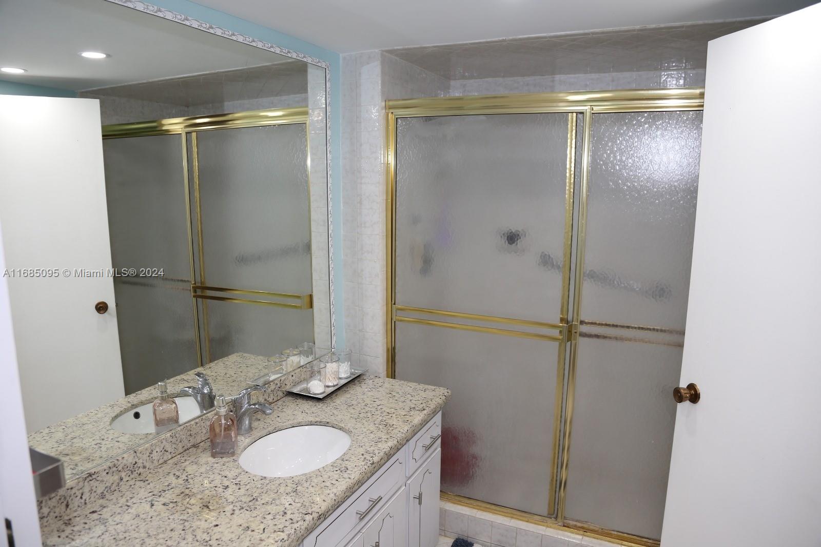 CANONGATE CONDO NO ONE - Residential