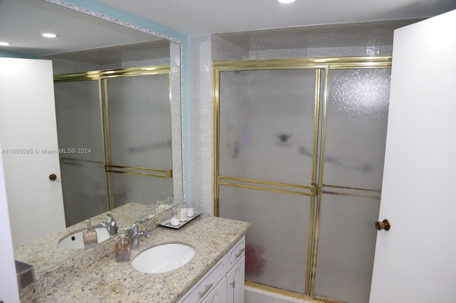 CANONGATE CONDO NO ONE - Residential