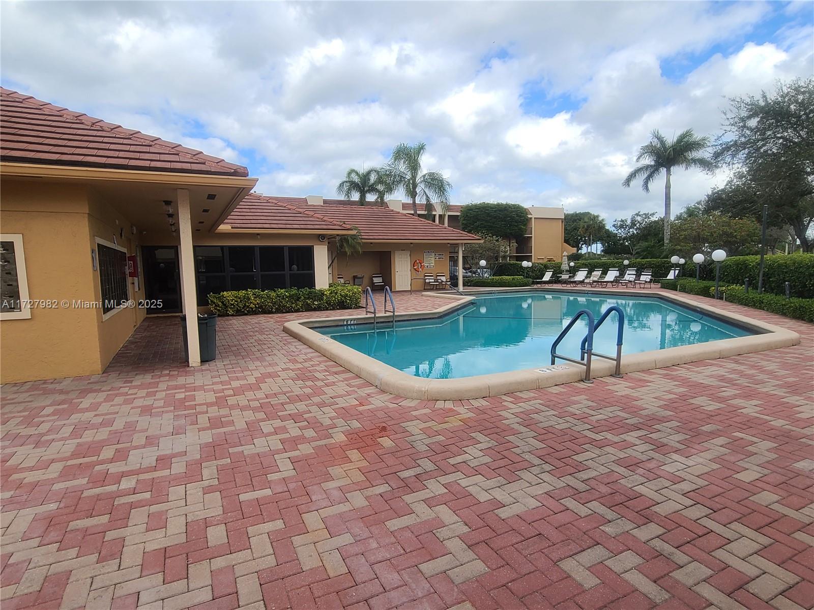 CORAL GATE V CONDO - Residential