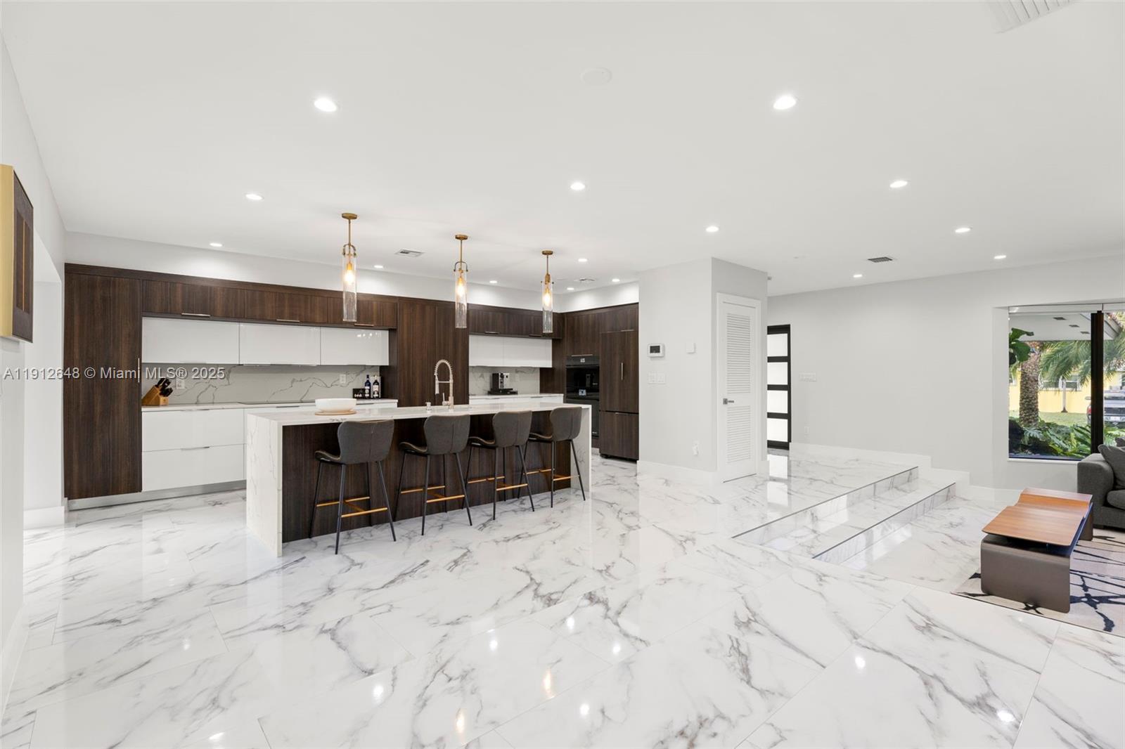 COUNTRY CLUB OF MIAMI EST - Residential