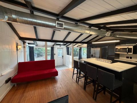 491 NE 163rd St 1 Miami FL 33162