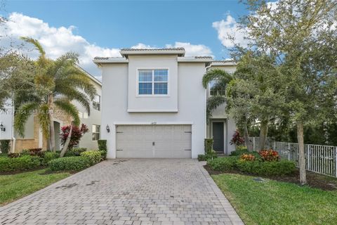 Photo of 1402 Myrtle Oak Ter, Hollywood, FL 33021 (MLS # A11977154)