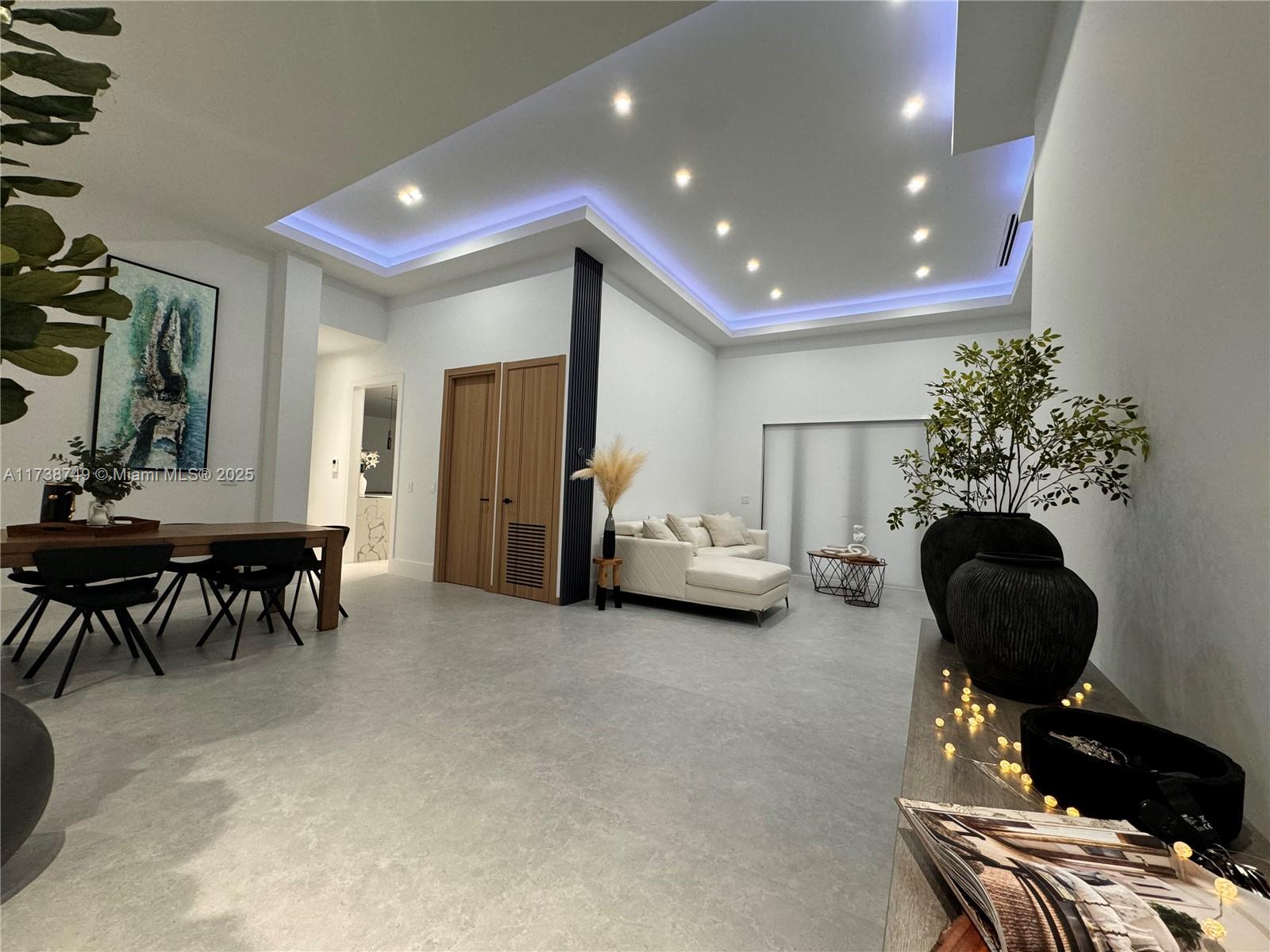 Miami Upper Level House . BIG LOT , MODERN , ALL NEW . Owner Agent , prequalification or proof of funds required before showings , 24 h notice .