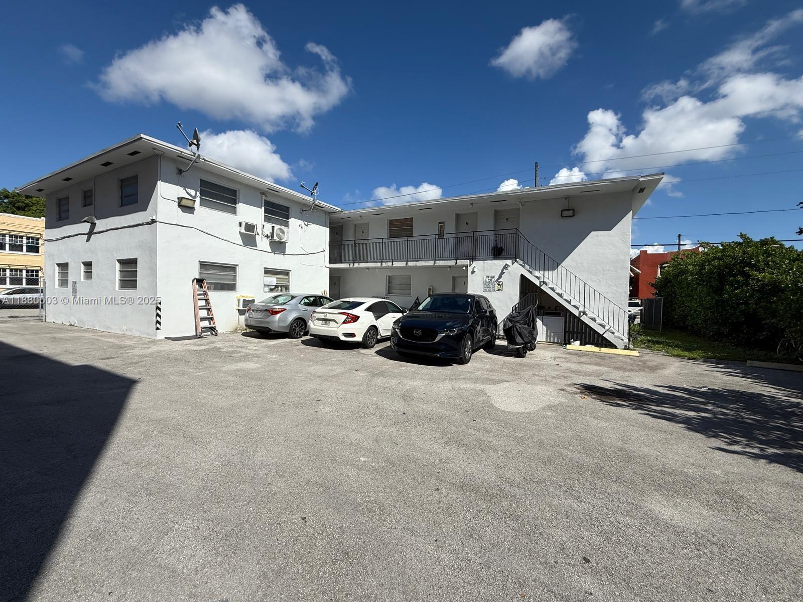 GREAT 2 BEDS 1 BATH, FAST APPROVAL. RECENTLY PAINTED. 2 MONTH TO MOVE IN ! SCHEDULE A SHOWING AND RENT IT TODAY!
FAST APPROVAL , READY TO MOVE IN , PLEASE PRESENT IDS, EMPLOYMENT INFORMATION CLEAN POLICE RECORDS. COMMON LAUNDRY AVAILABLE