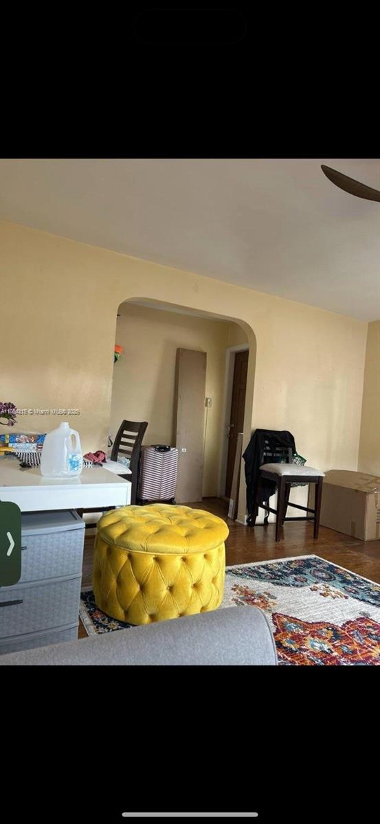 Shangri-La 18-8 B - Residential