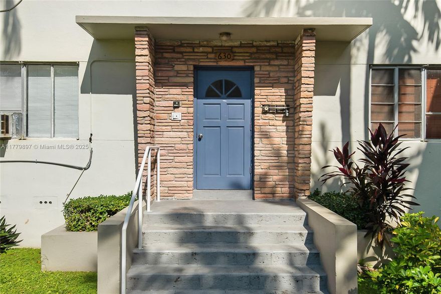 Bright & spacious 1BD/ 1BA apartment unit with renovated kitchen featuring brand-new stainless-steel appliances, renovated bathroom, lots of closet space and tile floors. Winds of Nobe is located in a quiet neighborhood in North Beach, walking distance to the beach, North Shore Park, great shops, cafes and much more. Assigned parking and community laundry on site.