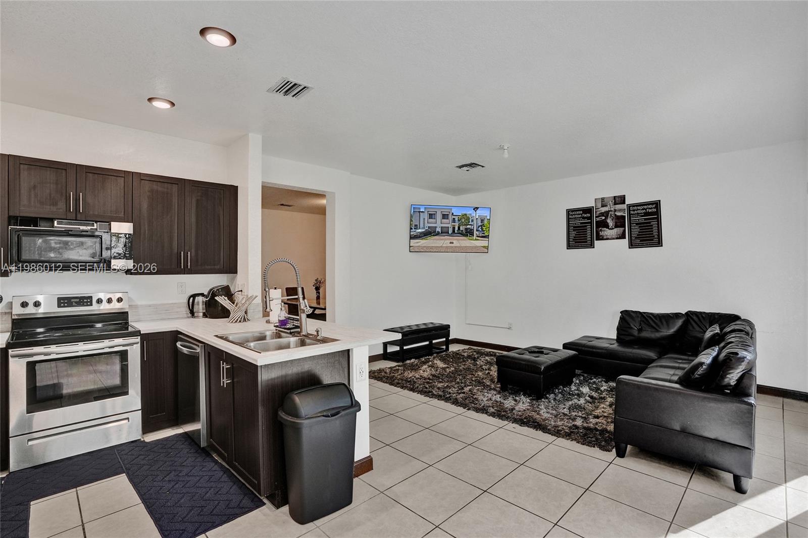 VIA VENTURE NEIGHBORHOOD - Residential