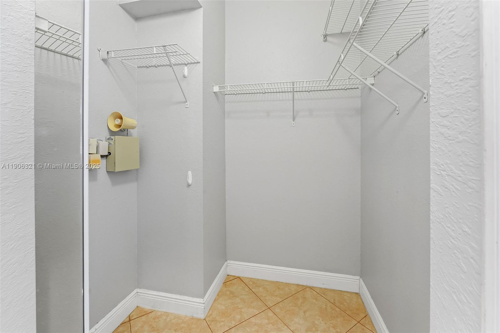 KENDALL BREEZE - Residential