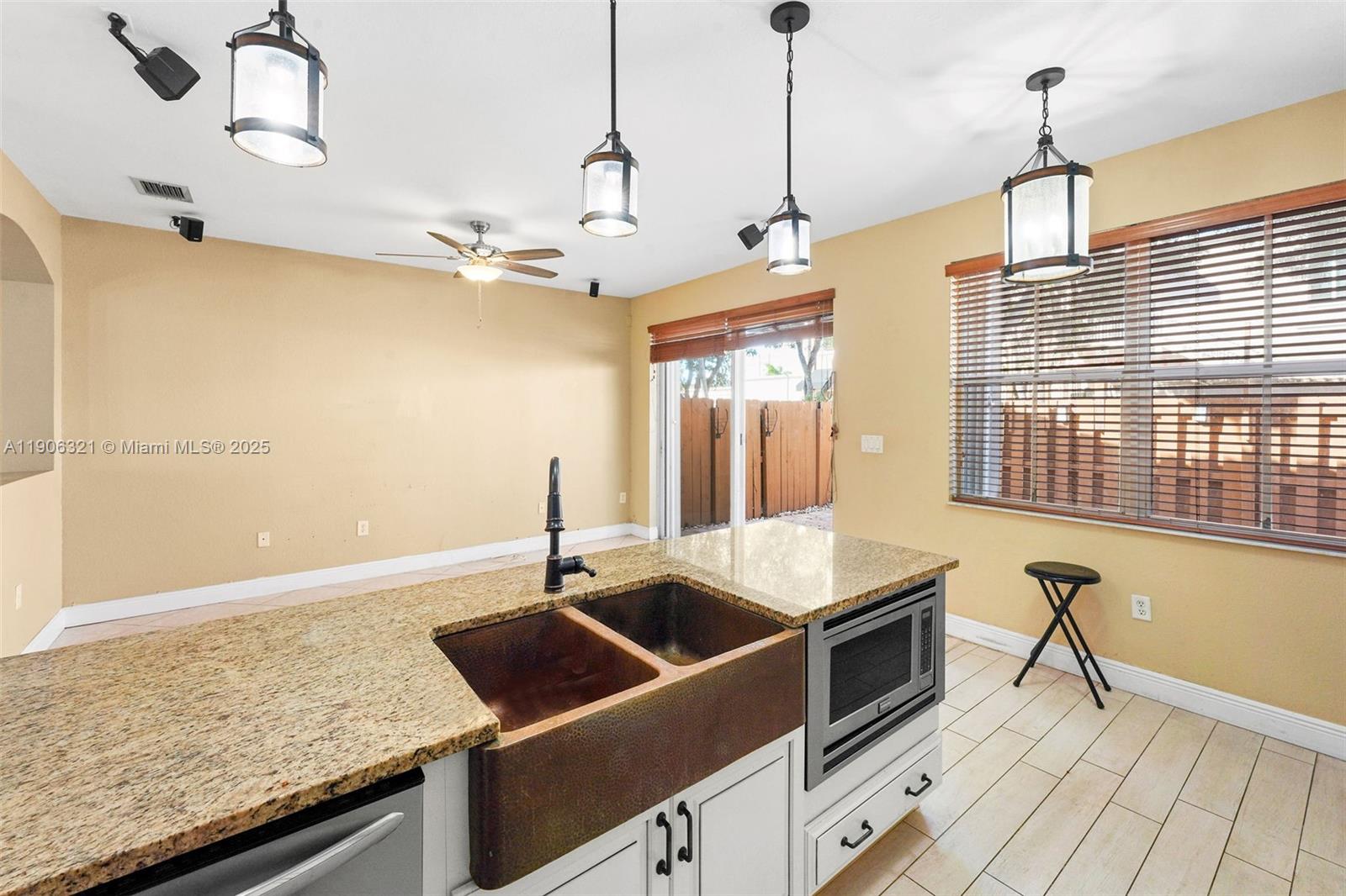 KENDALL BREEZE - Residential