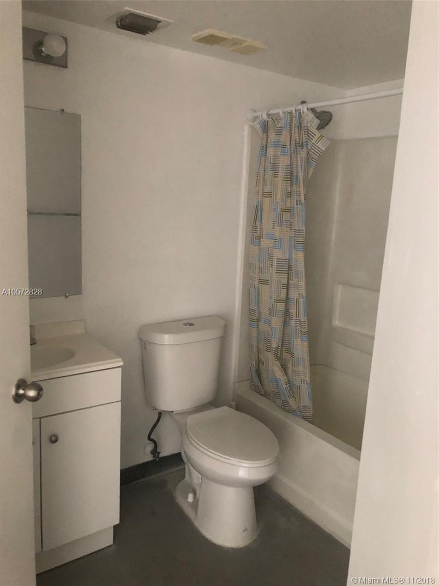 KENDALL LAKE TOWERS CONDO - Residential Lease