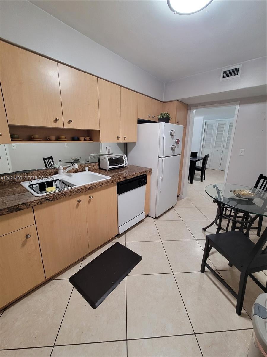 9195 Collins Ave 309