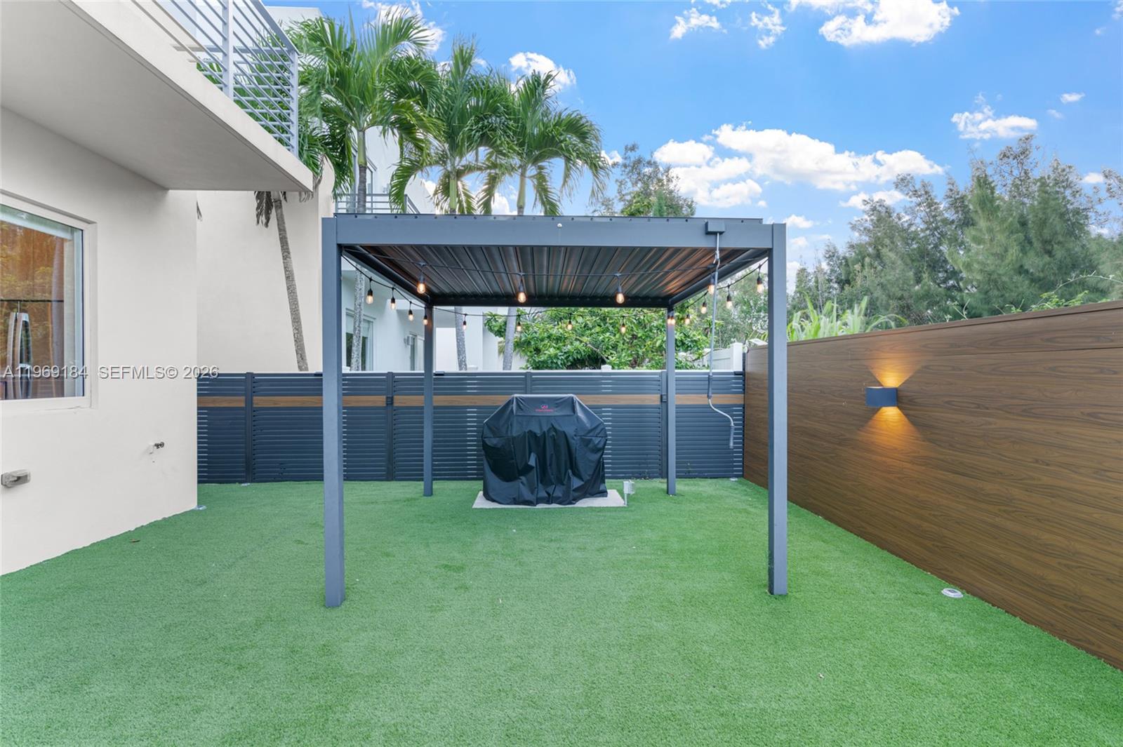 DORAL PALMS SOUTH - Residential Lease