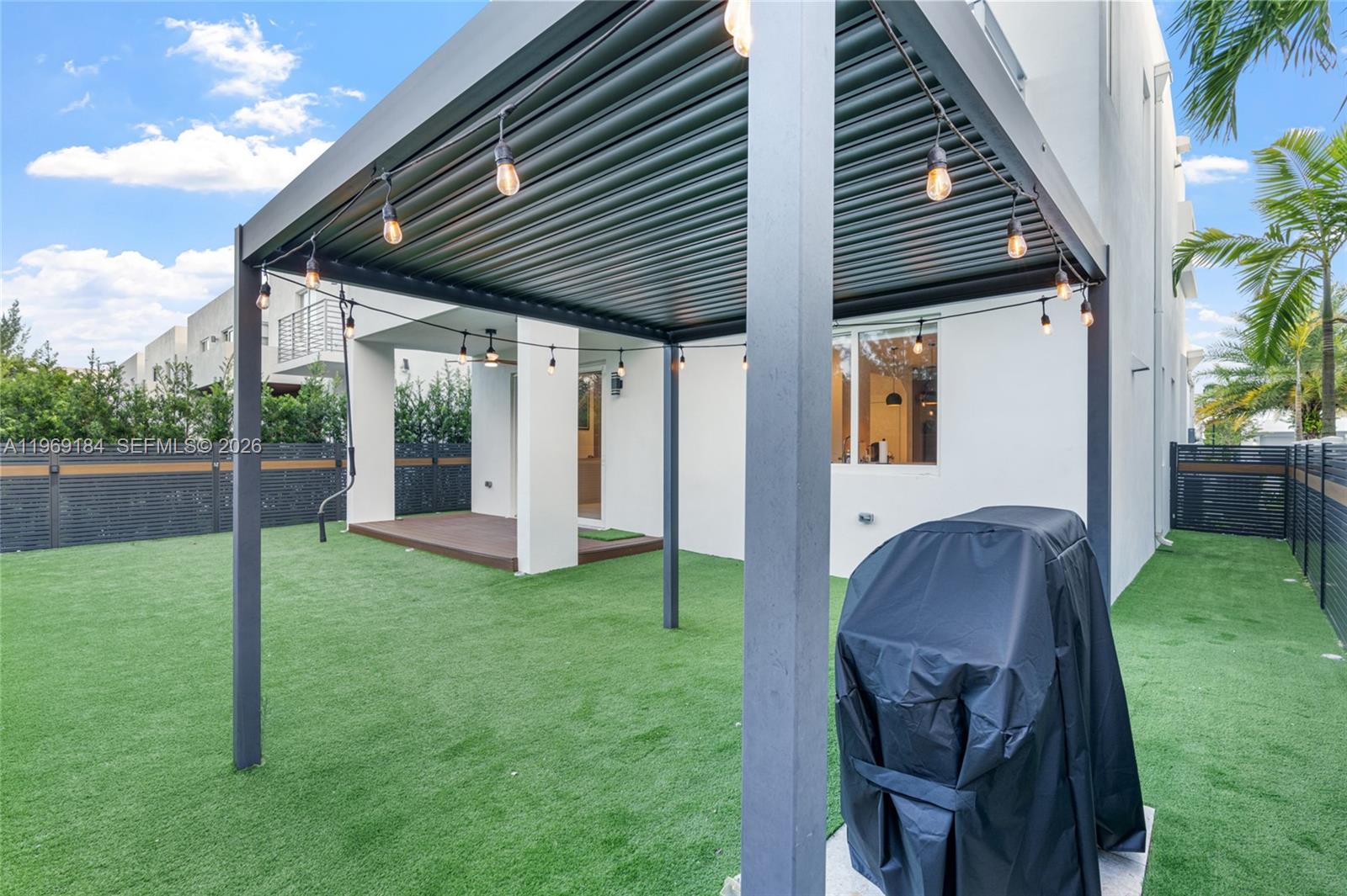 DORAL PALMS SOUTH - Residential Lease