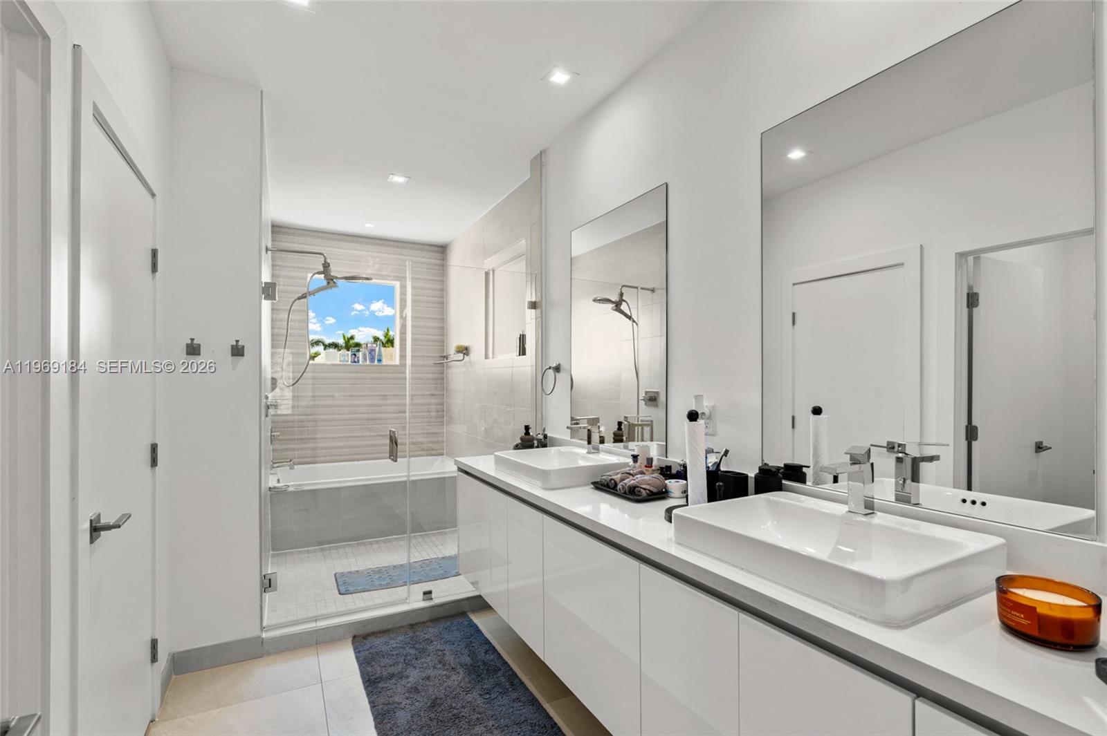 DORAL PALMS SOUTH - Residential Lease