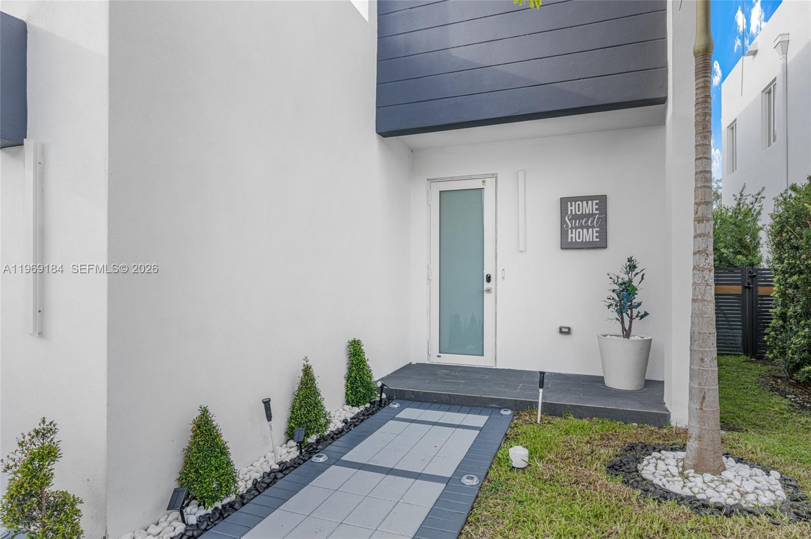 DORAL PALMS SOUTH - Residential Lease