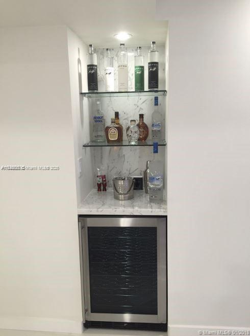 5701 Collins Ave 1008