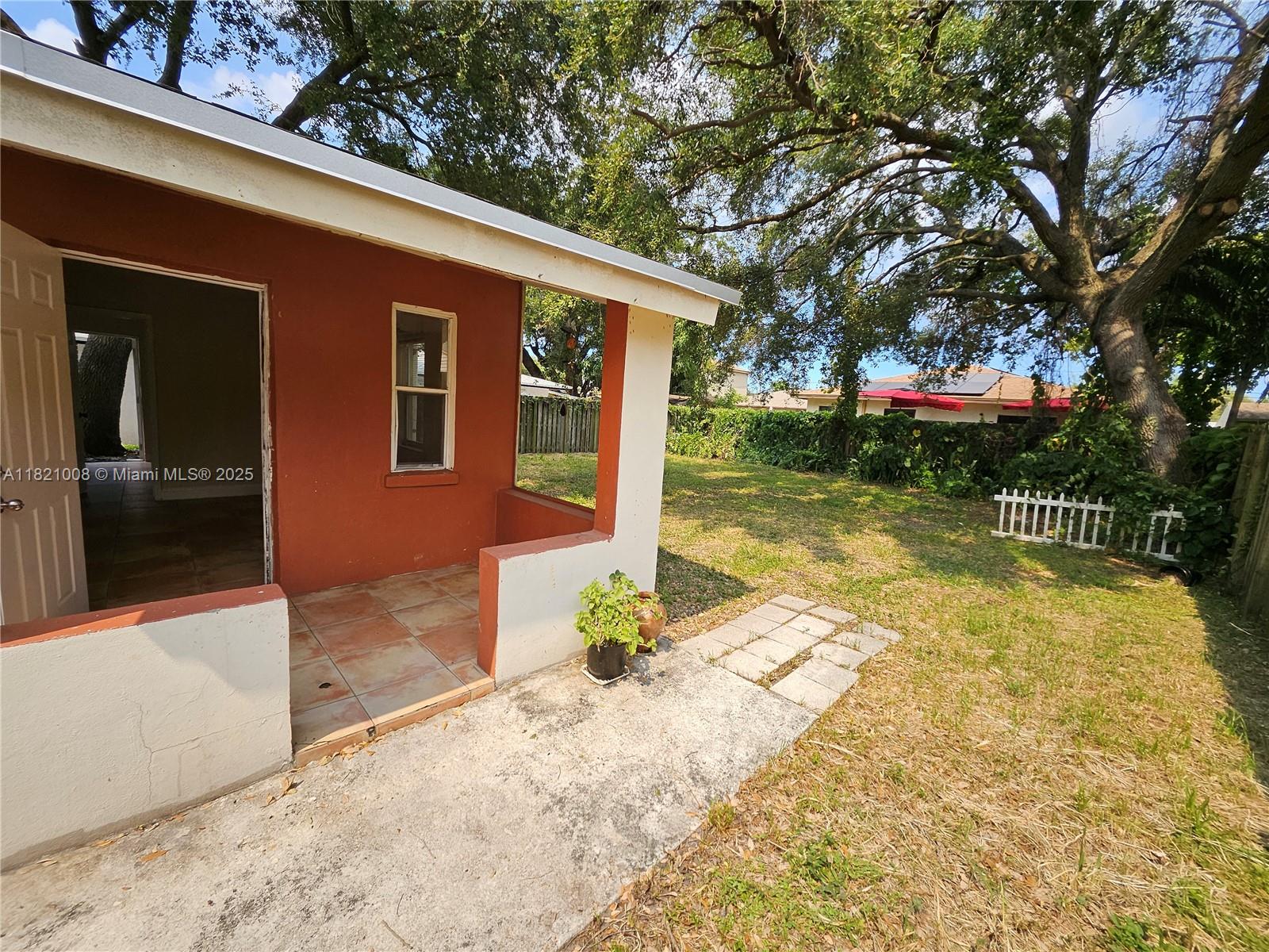TOWN OF MODELO (DANIA) B- - Residential Lease