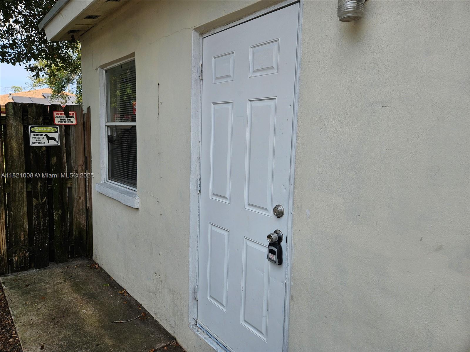 TOWN OF MODELO (DANIA) B- - Residential Lease