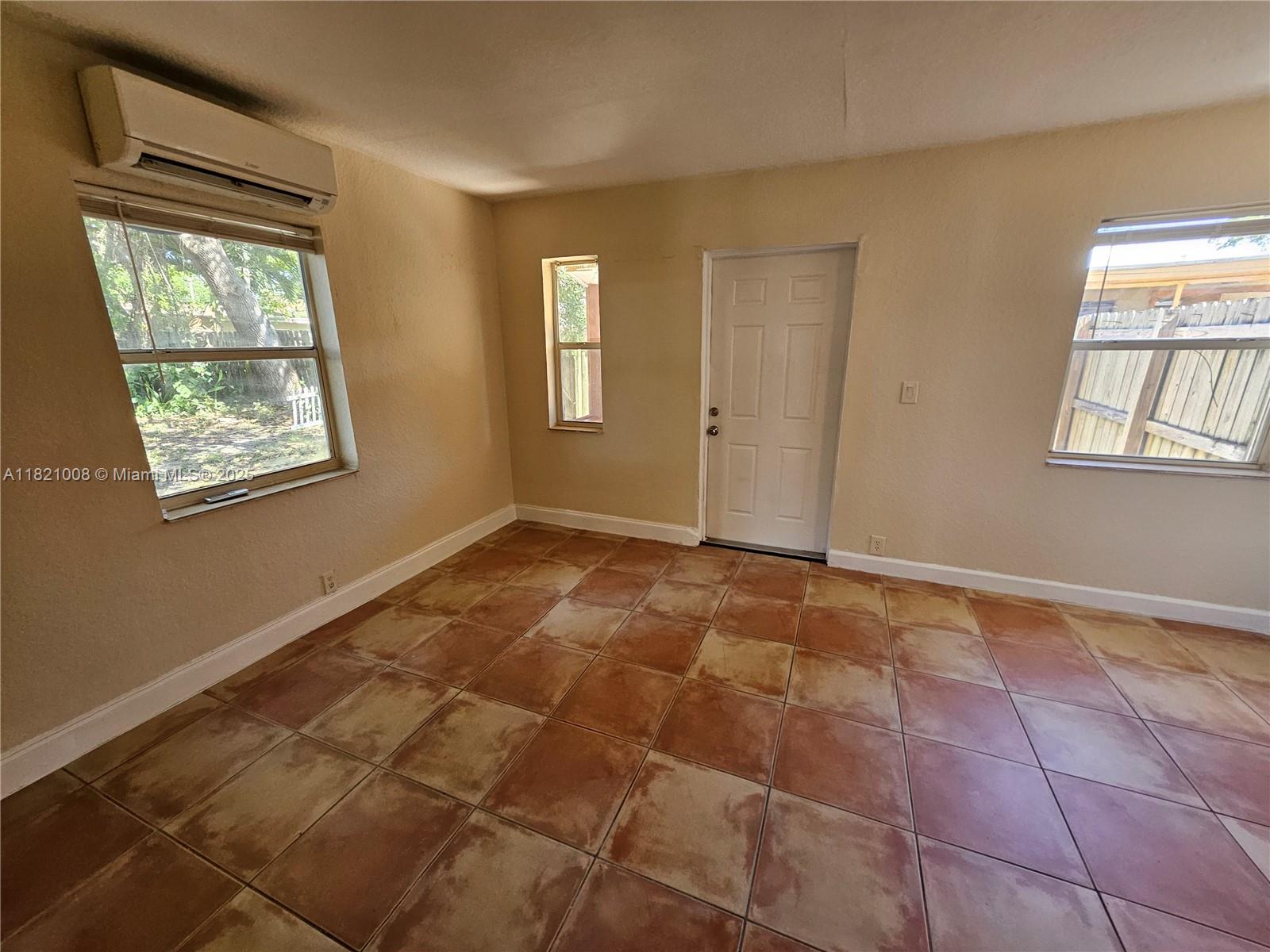Address Not Disclosed, Dania Beach, Miami-Dade County, Florida - 1 Bedrooms  
1 Bathrooms - 
