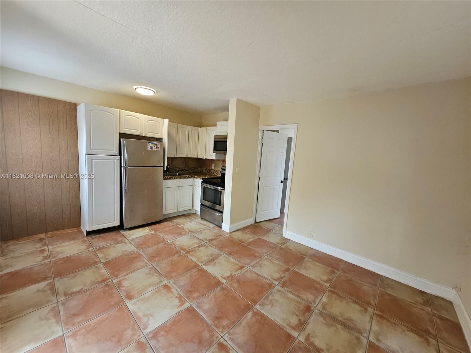 TOWN OF MODELO (DANIA) B- - Residential Lease