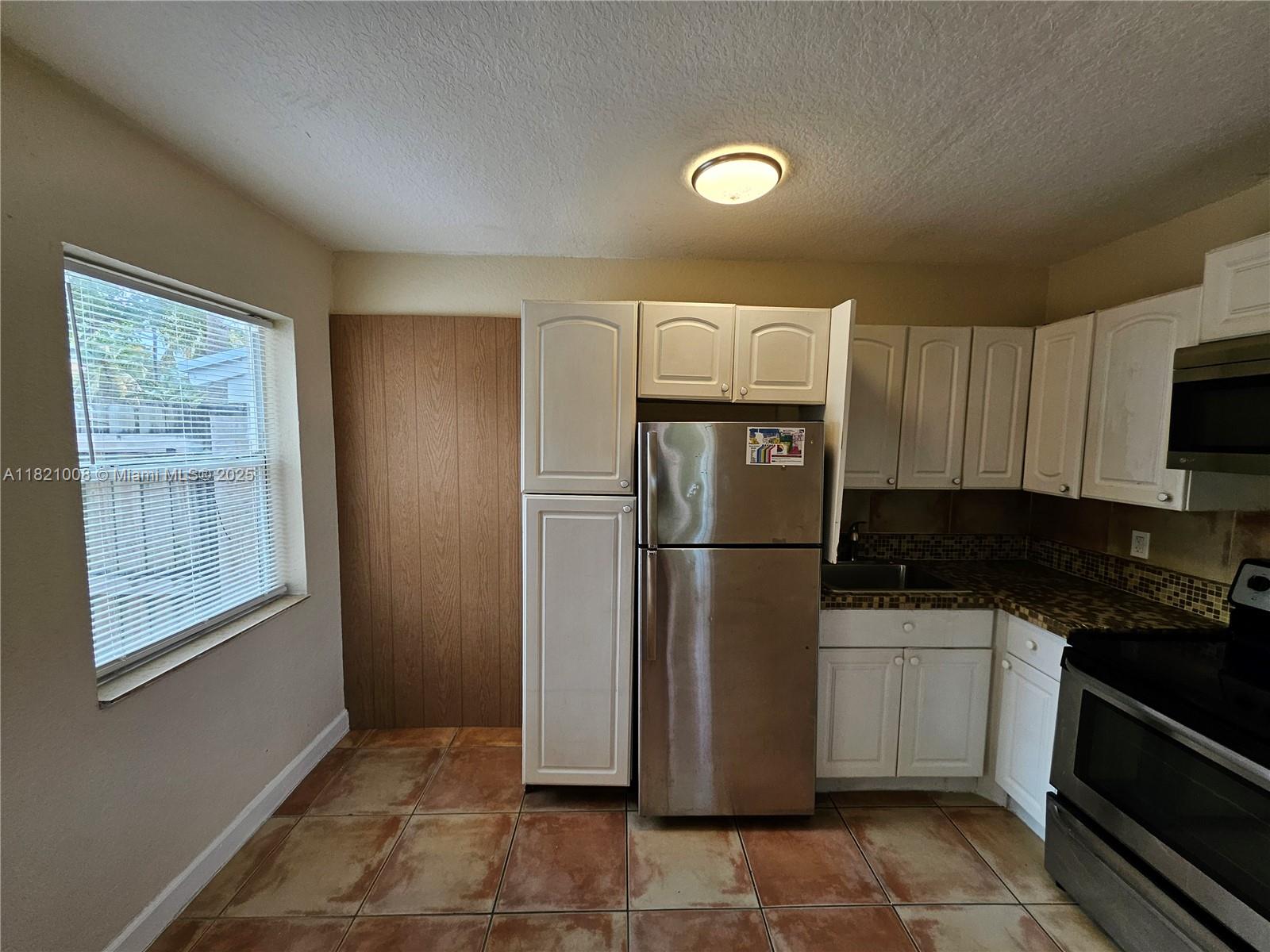 TOWN OF MODELO (DANIA) B- - Residential Lease