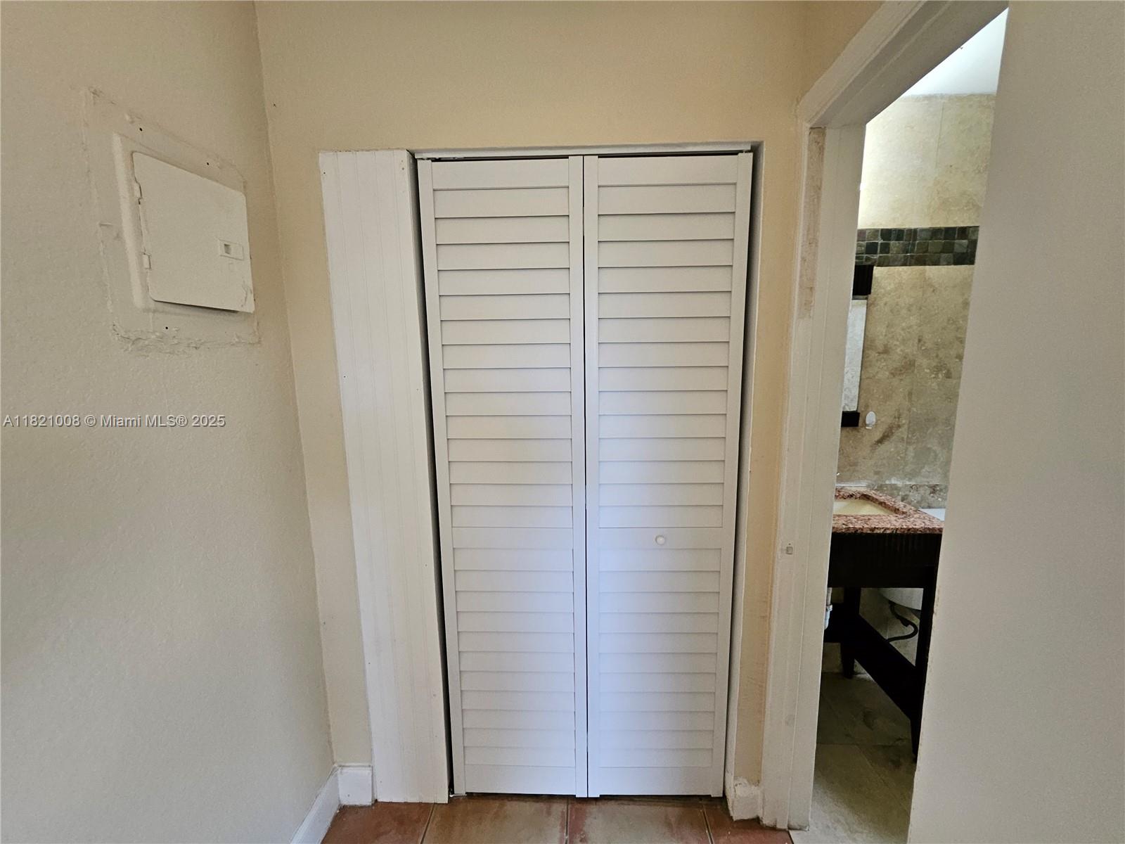 TOWN OF MODELO (DANIA) B- - Residential Lease