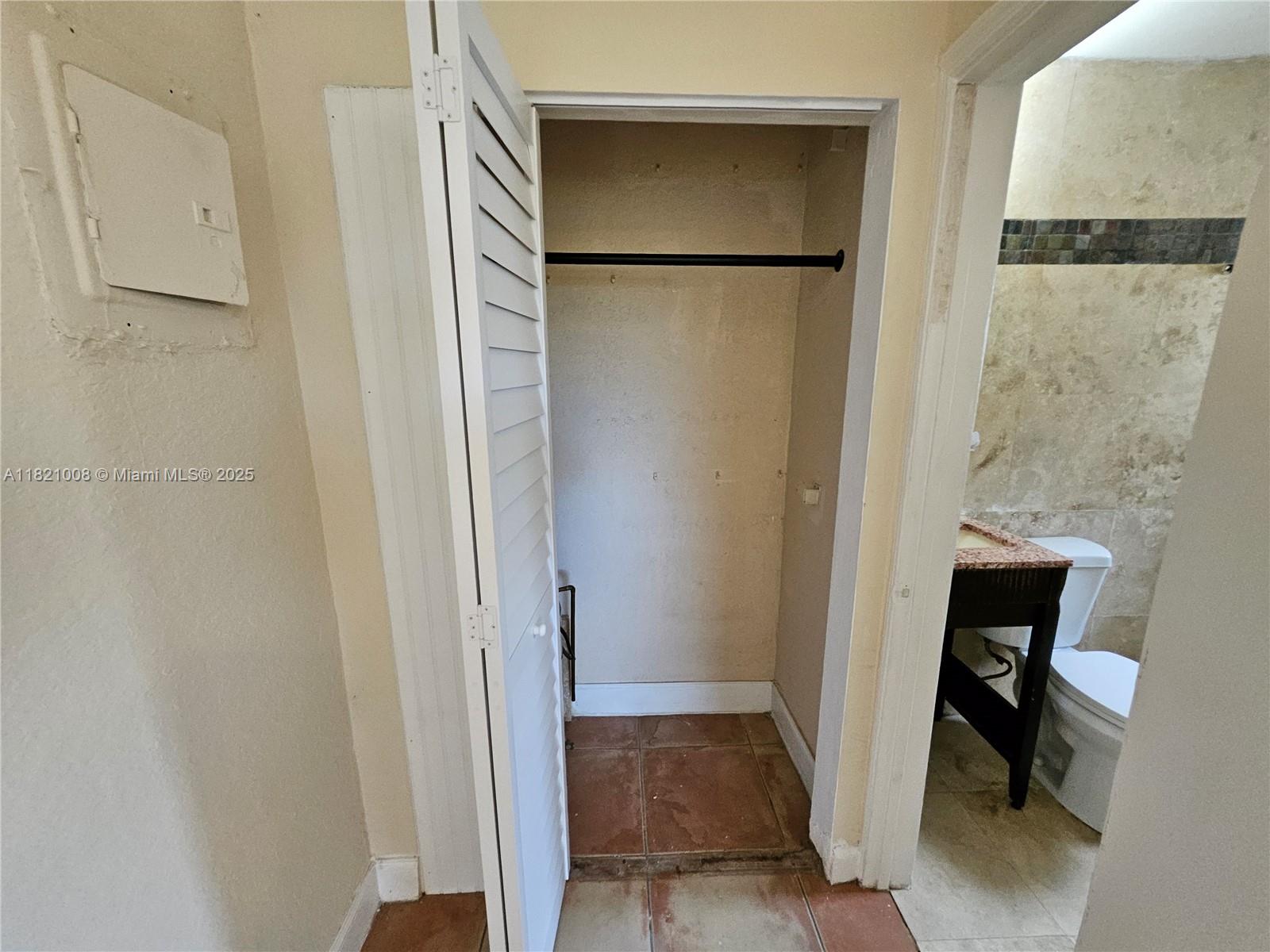 TOWN OF MODELO (DANIA) B- - Residential Lease