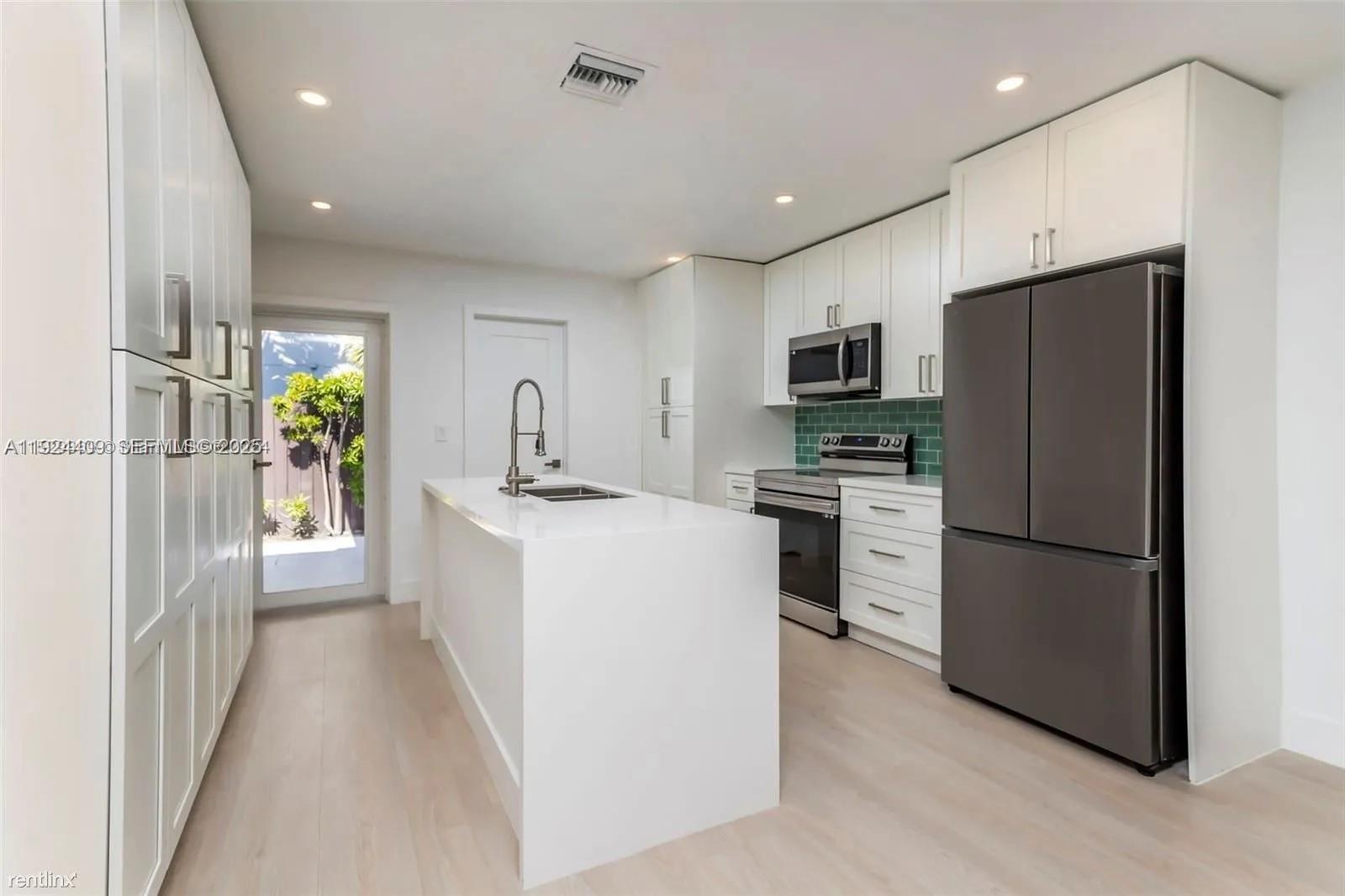 OCEAN BOULEVARD PARK - Residential Lease