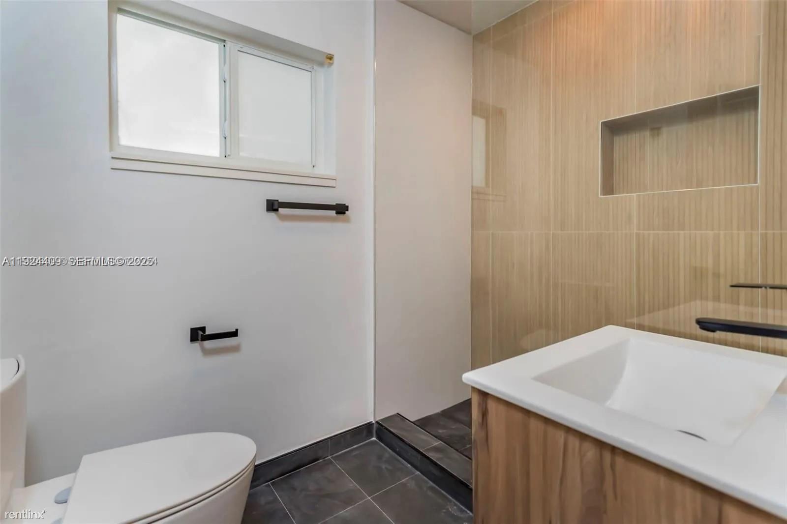 OCEAN BOULEVARD PARK - Residential Lease