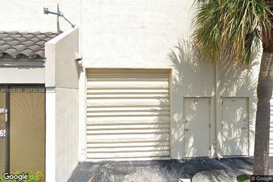 GREAT LOCATION NEAR MIAMI LAKES AND PARALLEL  TO SR-826. WAREHOUSE HAS A MEZZANINE WITH OFFICE SPACE. Tenant leaves December 30.