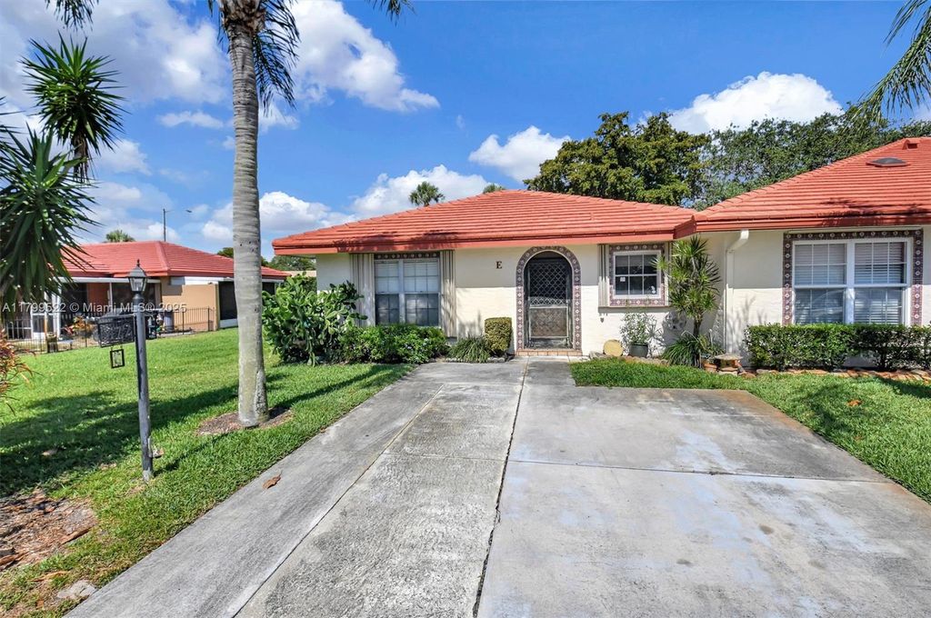 Photo of 1472 SW 26th Ave #E, Boynton Beach, FL 33426 (MLS # A11799522)
