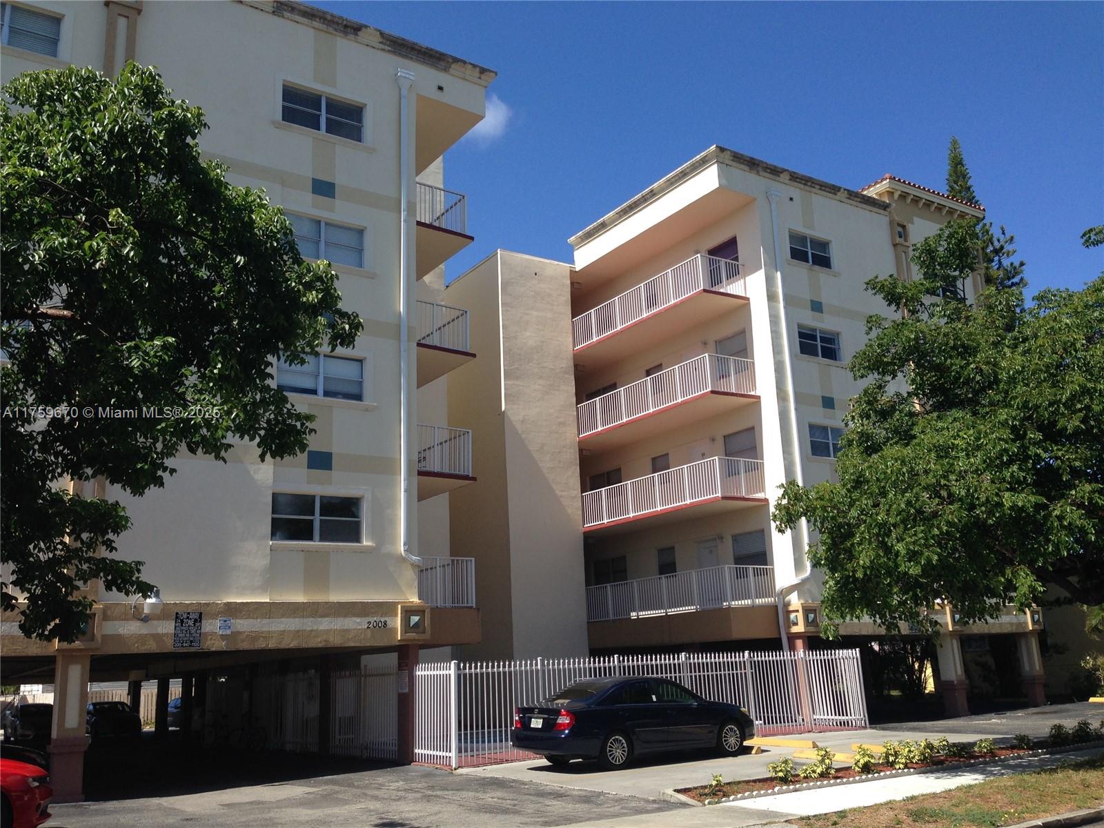 Property for Sale at 2008 Jackson St D3, Hollywood, Broward County, Florida - Bedrooms: 1 
Bathrooms: 1  - $148,000