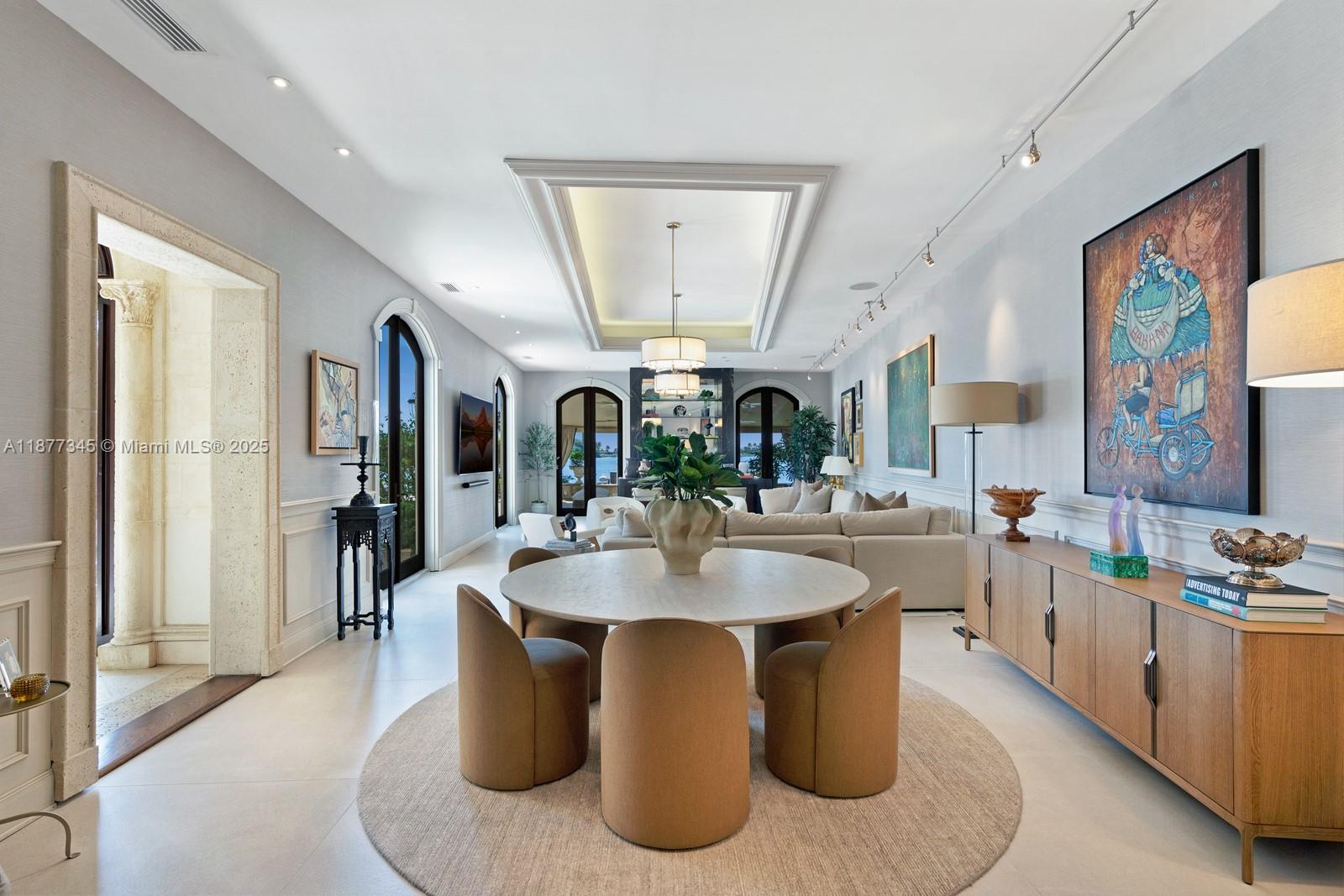 4 Palm Ave
