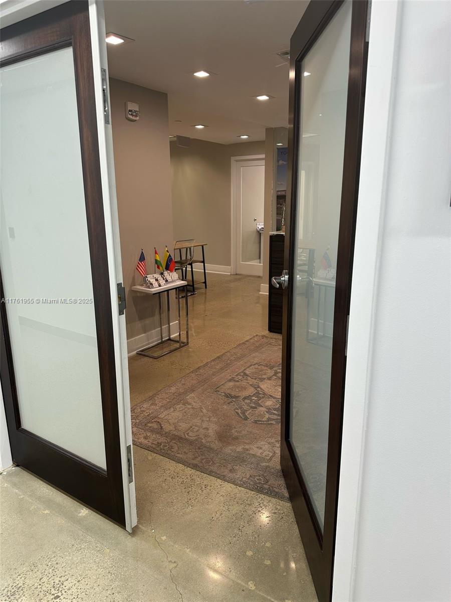 Corner Office with lot of natural light in Coral Gables. Available for lease, this spacious corner office is located in the prime Giralda Plaza, Coral Gables.
Key Features:
3 private, well-sized offices.,
1 conference room.,
Reception area.,
Central space for cubicles.,
Kitchen with refrigerator.,
Phone booth/storage area.
Stunning views of Coral Gables streets
Directly connected to Hyatt Regency Hotel
Access to amenities including a conference room and fitness center. Details:
AT&T High-Speed Internet in the building, paid by the new tenant
Surrounded by a variety of restaurants and businesses at Giralda Plaza
Ideal for businesses seeking a convenient, professional setting in a highly desirable location! For showings, please call us directly.