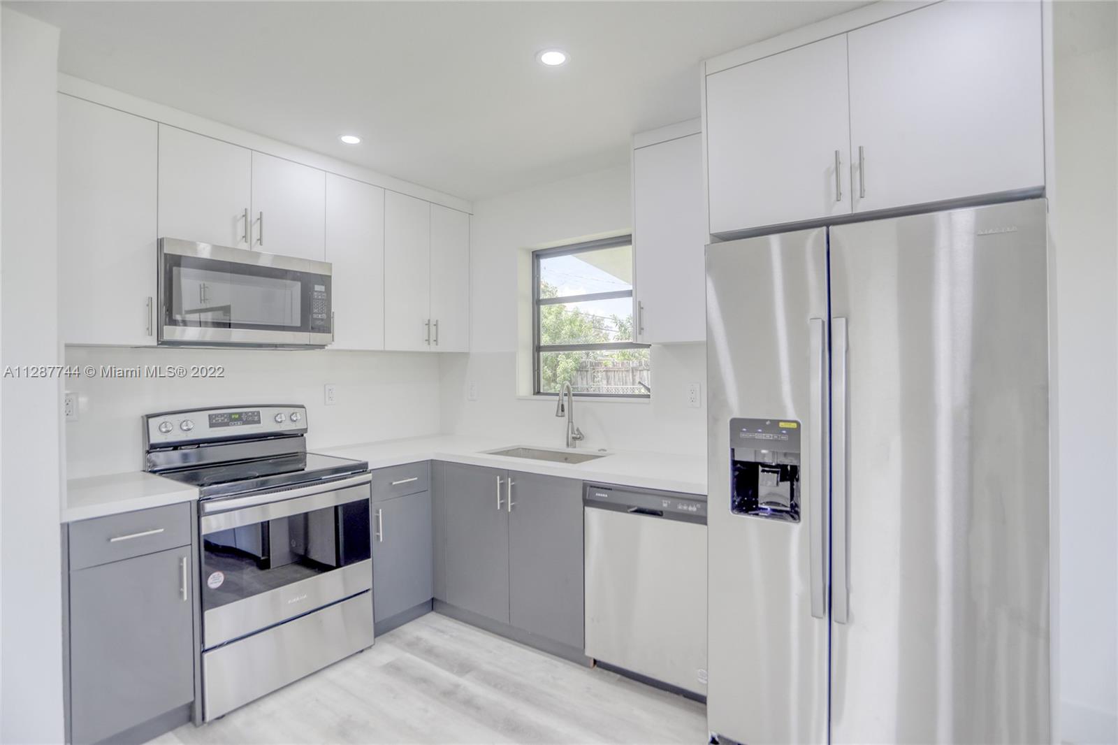 WESTWOOD LAKE 3RD ADDN - Residential