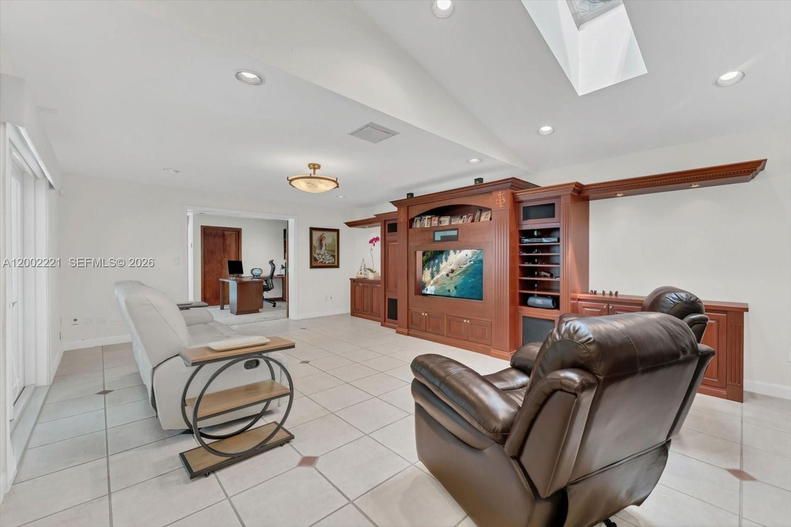 MAYLEN HEIGHTS - Residential