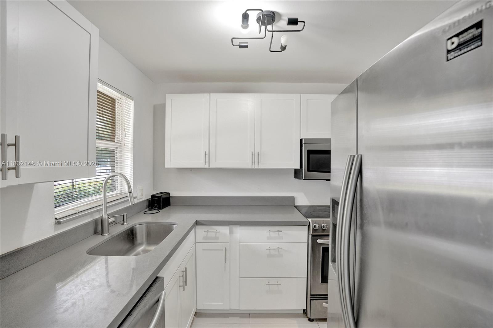 2850 W Sunrise Lakes Dr 106