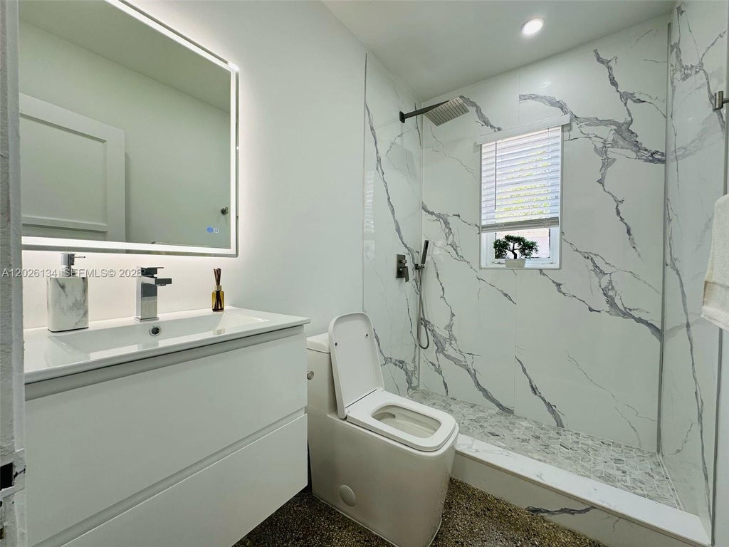 Photo of 417 SE 14th Ct #4, Fort Lauderdale, FL 33316 (MLS # A12026134)