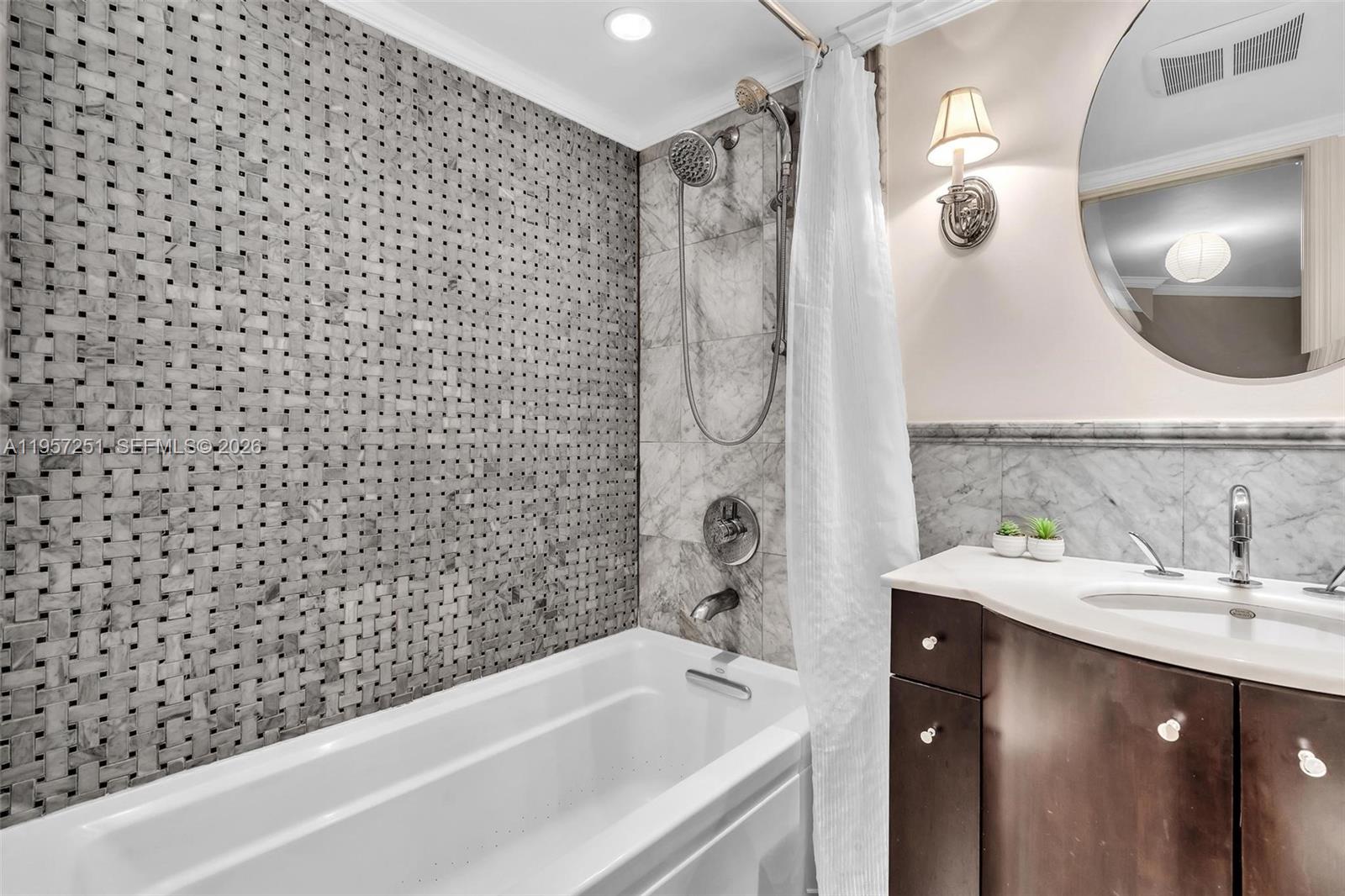 COMMODORE PLAZA CONDO - Residential